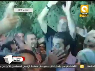 أنصار أحمد شفيق يحتفلون به أمام منزله بالتجمع الخامس