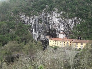 La cueva de la Virgen de Covadonga, Asturias
