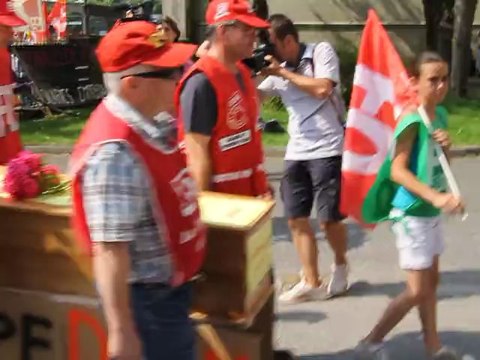 Quimper. Manifestation des salariés de Doux devant le tribunal de Commerce