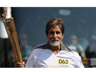 Amitabh Bachchan Carries The London Olympics Torch - Bollywood News