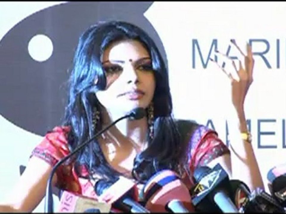 Maigzine Playboy Covergirl Sherlyn Chopra Press Confrence-04