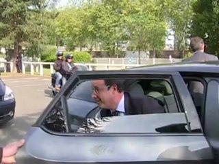 Hollande chez Valéo défend le plan automobile