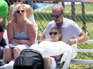 Les premiers mots de Kelsey Grammar sur son nouveau-né