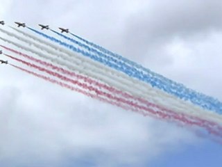 Red Arrows fly over Edinburgh to celebrate Olympics
