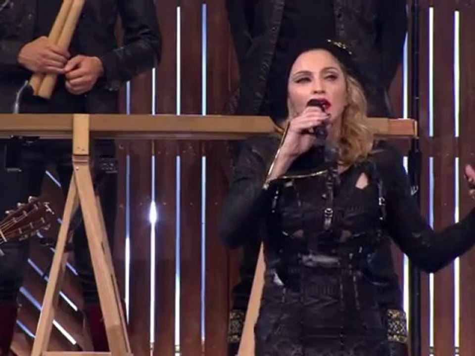 Madonna talks about Greece at Paris Olympia (26072012)