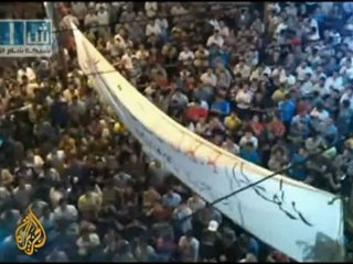 Syrian forces 'continue' shelling Hama