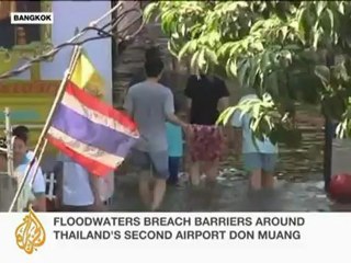Bangkok flood waters force difficult decisions