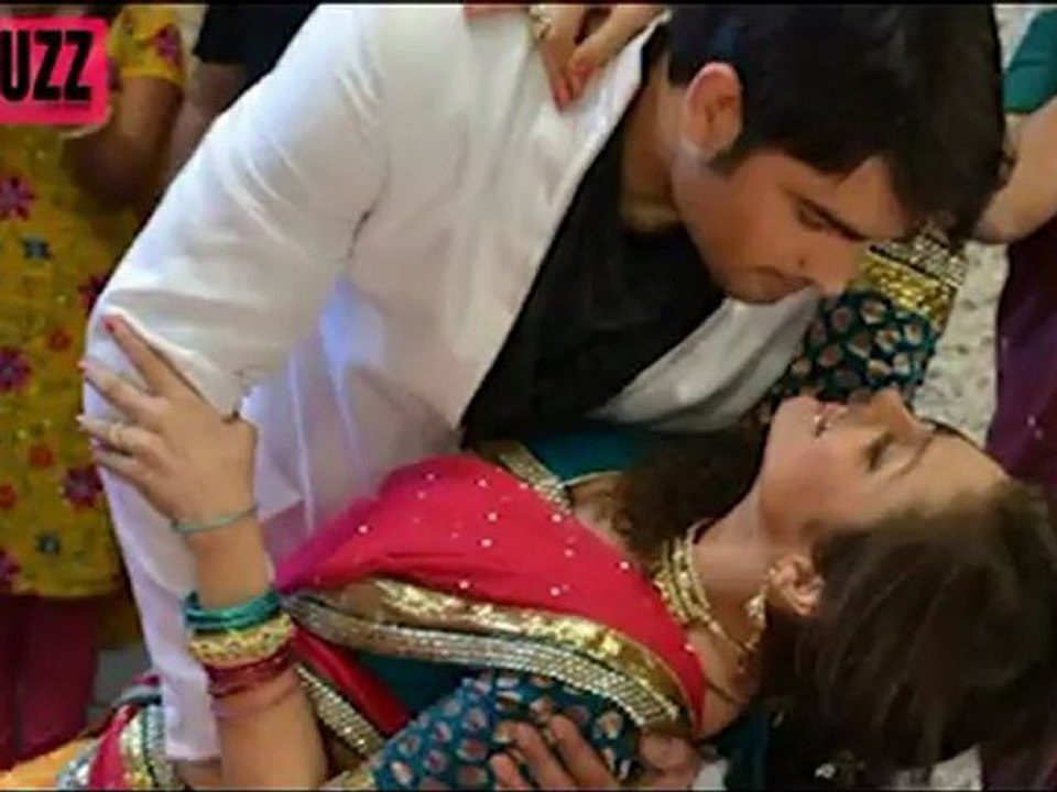 Madhubala & Mukund's ROMANTIC WALK in Madhubala Ek Ishq Ek Junoon 25th July 2012