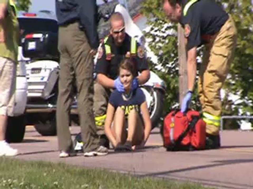Bicycle vs Auto Accident 15 min wait for Ambulance girl injured