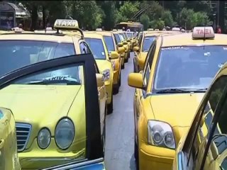 Violenta huelga de taxistas en Grecia