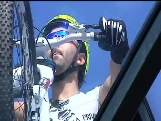 Récord Guinness de equilibrio en bicicleta a más de 100 metros de altura