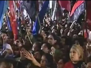 Cristina Fernández arrasa a sus rivales y llama a la "unidad nacional"