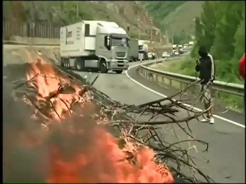 Tres miembros de un piquete de mineros, detenidos por cortar carreteras en El Bierzo