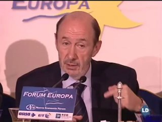 Rubalcaba se defiende ante los críticos: "Estábamos muy mal, compañeros"