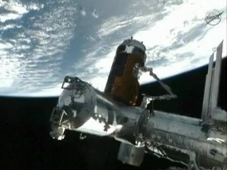 Cargo ships re-docks to ISS