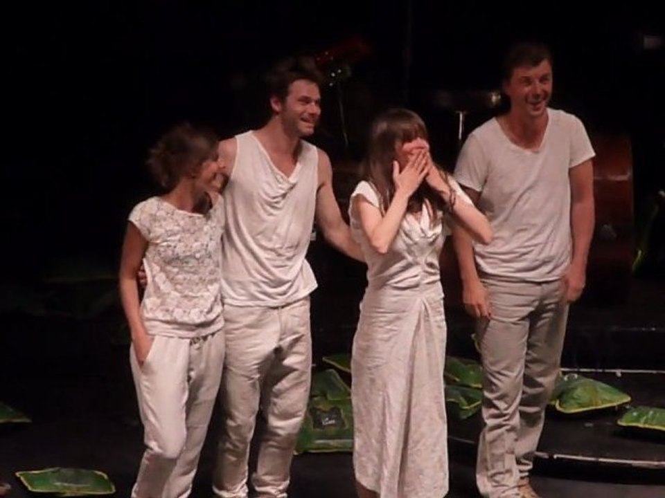 Camille - Bataille de coussins avec le public - " Nuits de Fourvière " 27/07/12