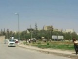 Syria فري برس حلب  دوار جسر الحج رفع علم الاستقلال رائع جداً 27   7   2012 Aleppo