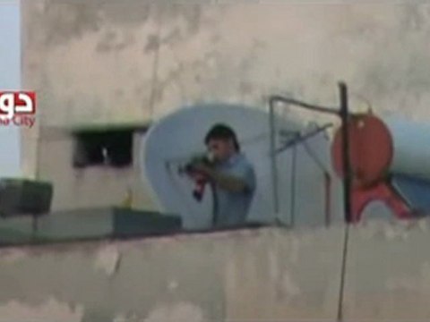 Syria فري برس ريف دمشق القناص يطلق الرصاص بشكل عشوائي دوما 27 7 2012 Damascus