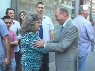 Rumanía decide en referéndum la destitución del...