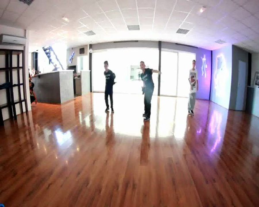 MB STUDIO SHOW BREAKDANCE.