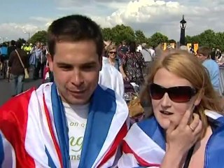 Bradley Wiggins: Fan's celebrate his gold win at London 2012