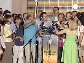 A falta de resultados oficiales Basescu reclama la...