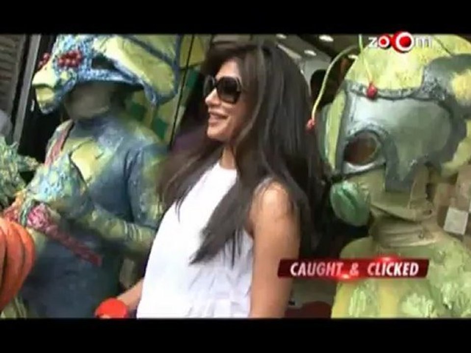 Priyanka's back on a social networking site, Sunny Leone skips Jism 2 event & more