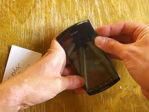 Sony Xperia neo L - распаковка и первое включение