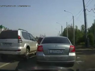Conducteur de SUV se venge sur la route
