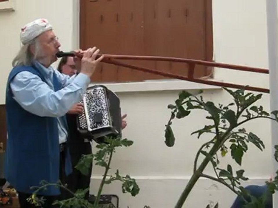 Scène de ménage au jardin 2012, Clovis 059