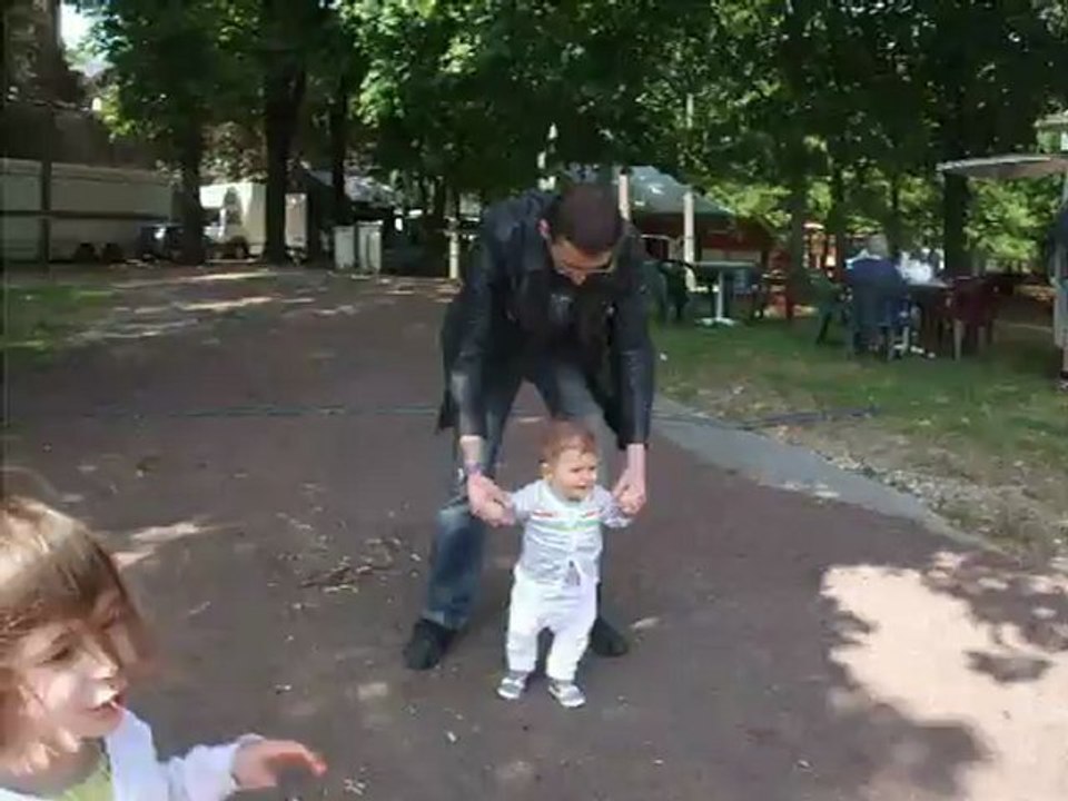 monsieur roudoudou qui commence a marcher