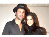 Hot Sunny Leone Spotted With Her Husband At Mumbai Airport - Bollywood Babes