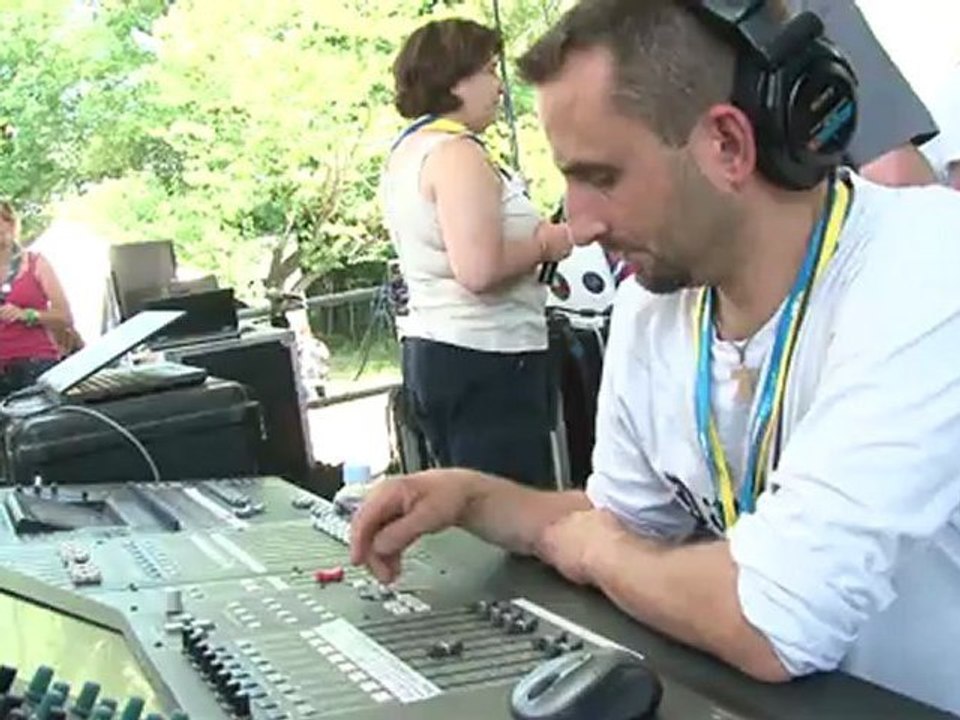 Les coulisses de Vis tes rêves : le podium, du montage aux veillées !