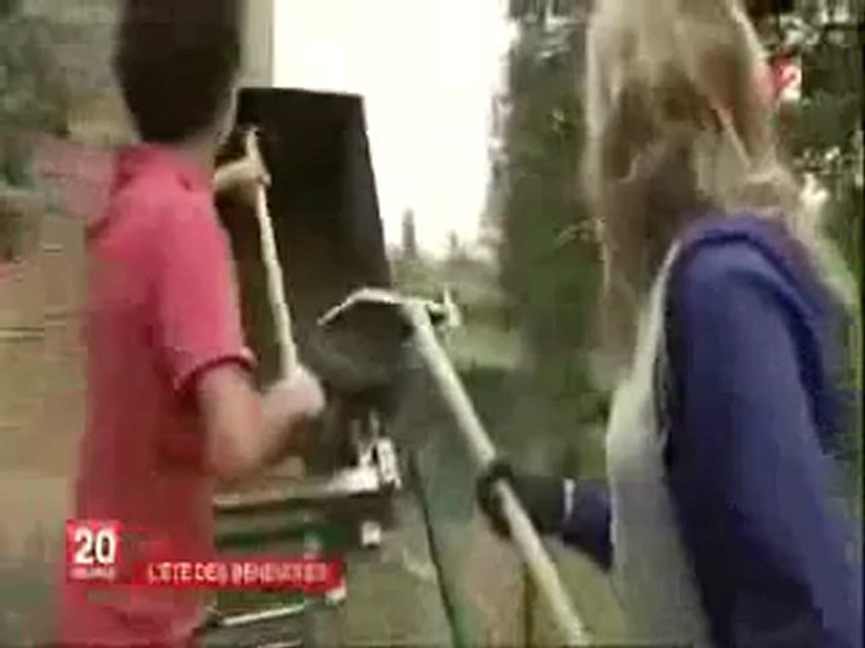 2 jeunes bénévoles Doriane et Emeline accompagnent un séjour de vacances à Charmanon