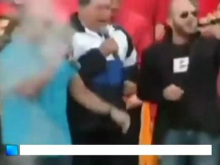 Chávez aparece en Caracas cantando y bailando para animar su campaña