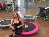 Monya fitness esercizio per i glutei sul trampolino elastico palestra ALBESE FITNESS CENTER