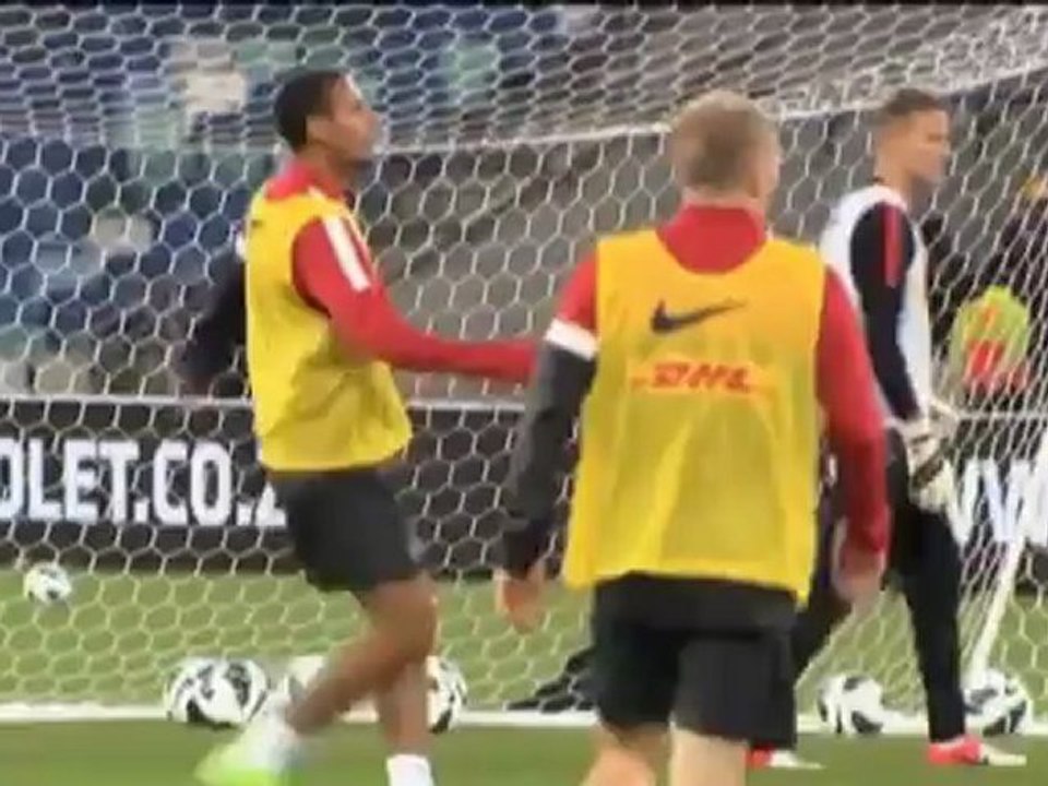 FA klagt Rio Ferdinand an