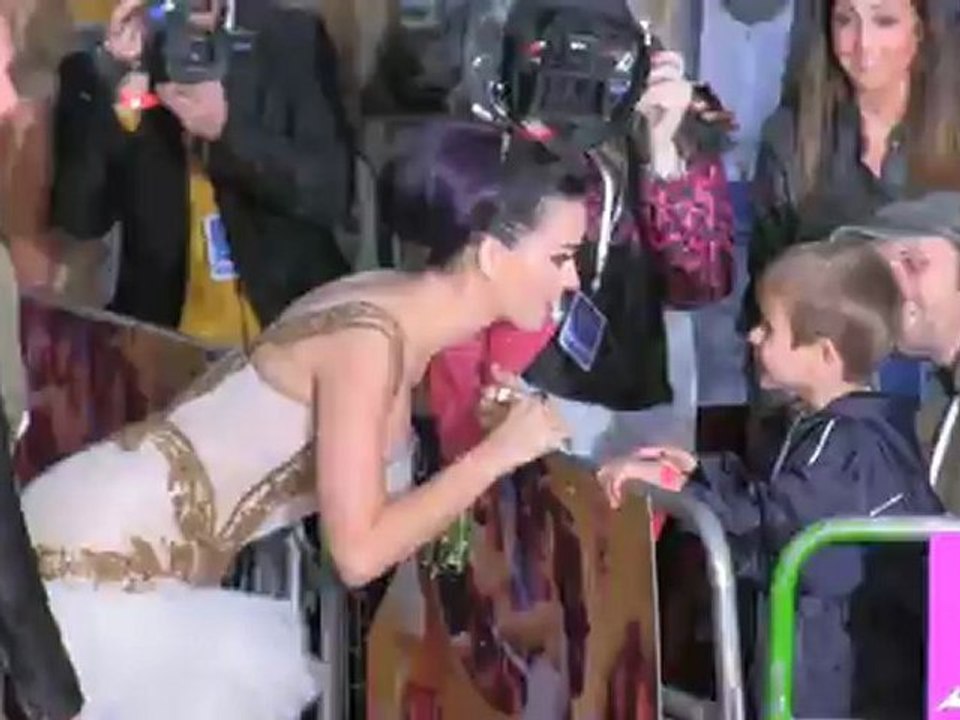 Robert Pattinson Turns to Katy Perry for Comfort