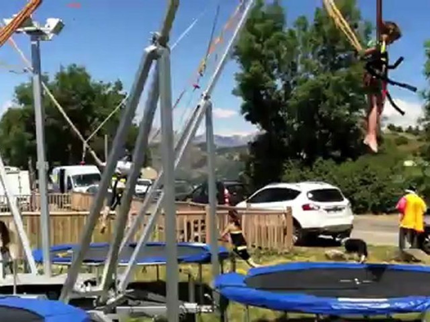 location de trampoline élastique bungee marseille région paca 13 bdr -  Vidéo Dailymotion