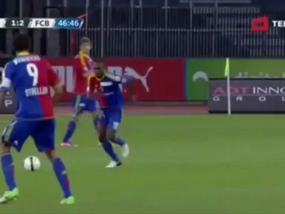 Gol desde el centro del campo de Yapi Yapo