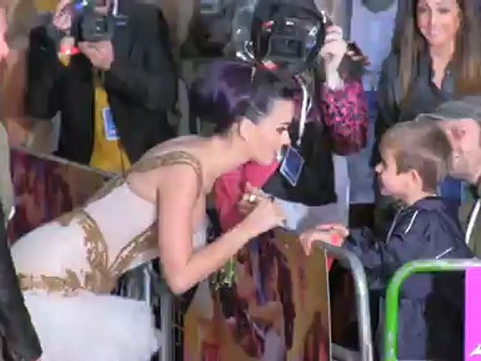 Robert Pattinson lässt sich von Katy Perry trösten