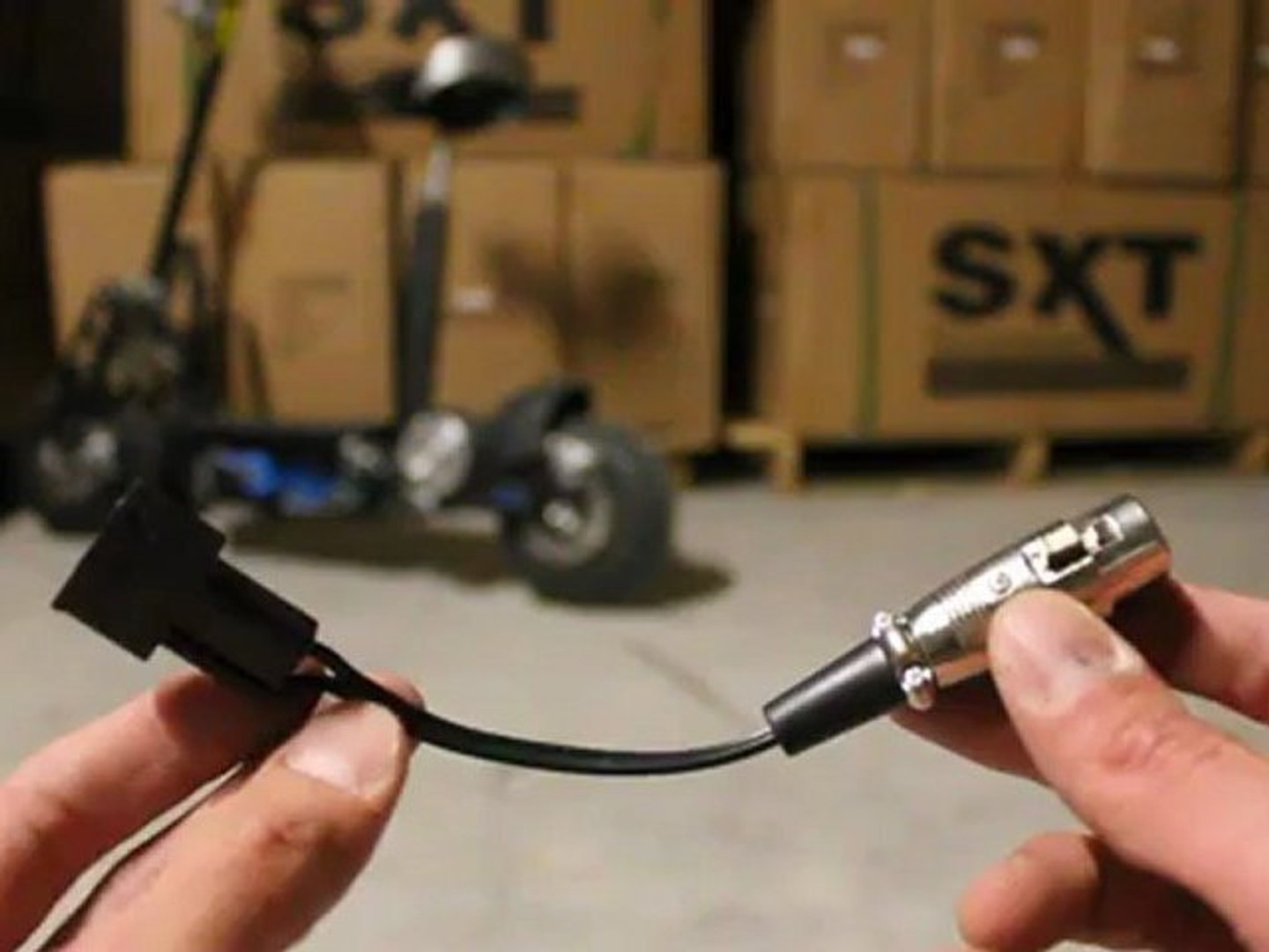 Trottinette electrique / SXT scooters / adaptateur chargeur cable /  trottinettes electriques - Vidéo Dailymotion