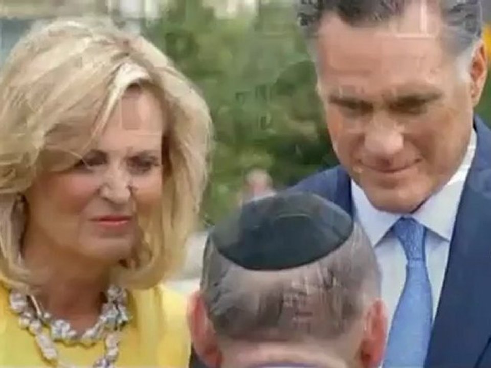Romney tours Warsaw's World War II monuments