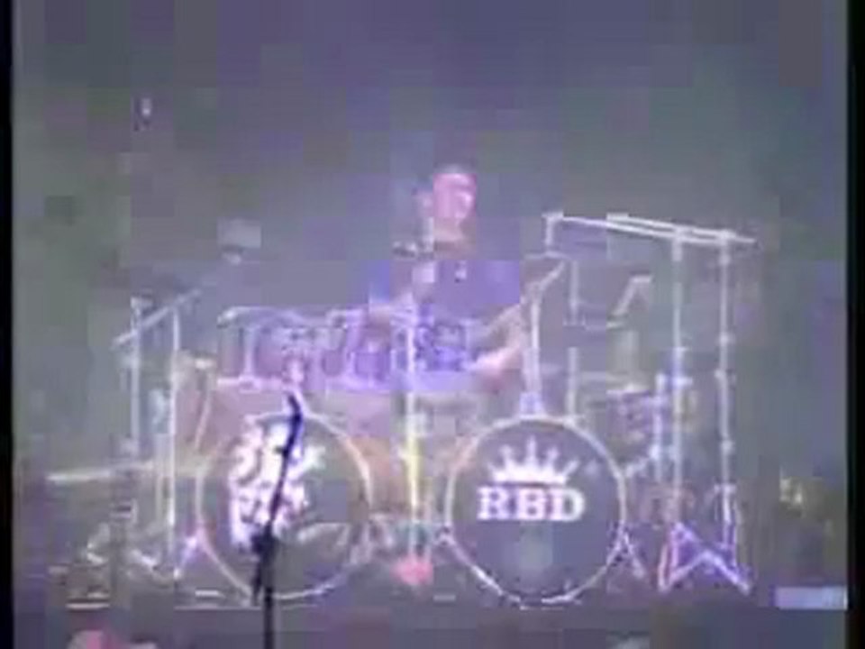 • RBD - Christopher na bateria/Manaus 2006 !