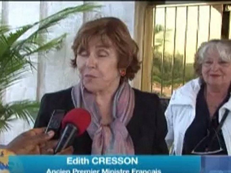 jt 20h du mardi 05 juin 2012 Presidence PR recoit Edith CresLe President Alassane Ouattara a reçue l'ancien Premier Ministre francais, Mme Edith Cresson