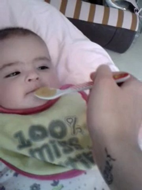 video 4 mois et 21 jours petit pot