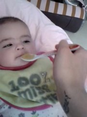 video 4 mois et 21 jours petit pot