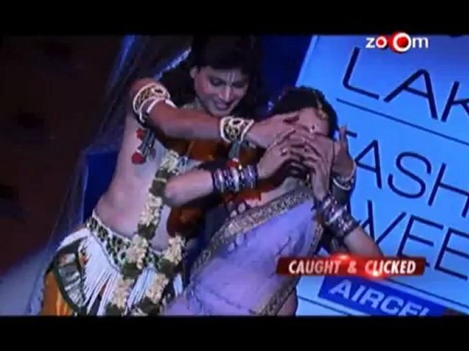 Ranbir injured himself on the sets of Barfi, Kareena Kapoor sizzles on the ramp, & more spicy news