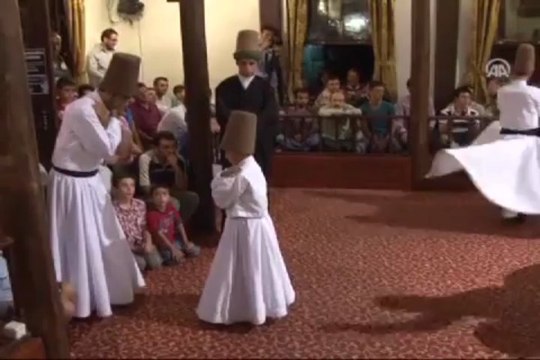 Şınav çekip,'sema' öğreniyorlar