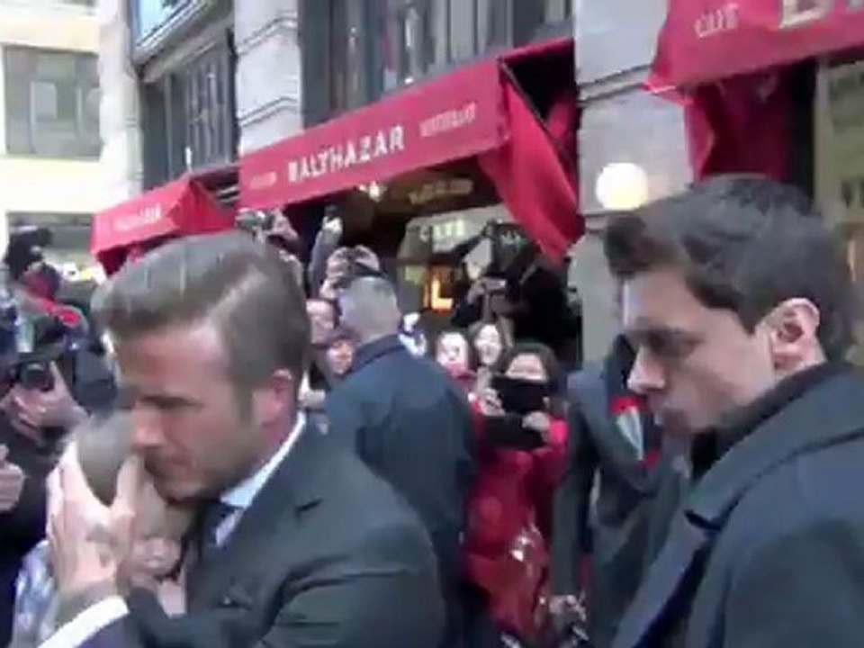 Victoria Beckham Forgets To Tip at Restaurant